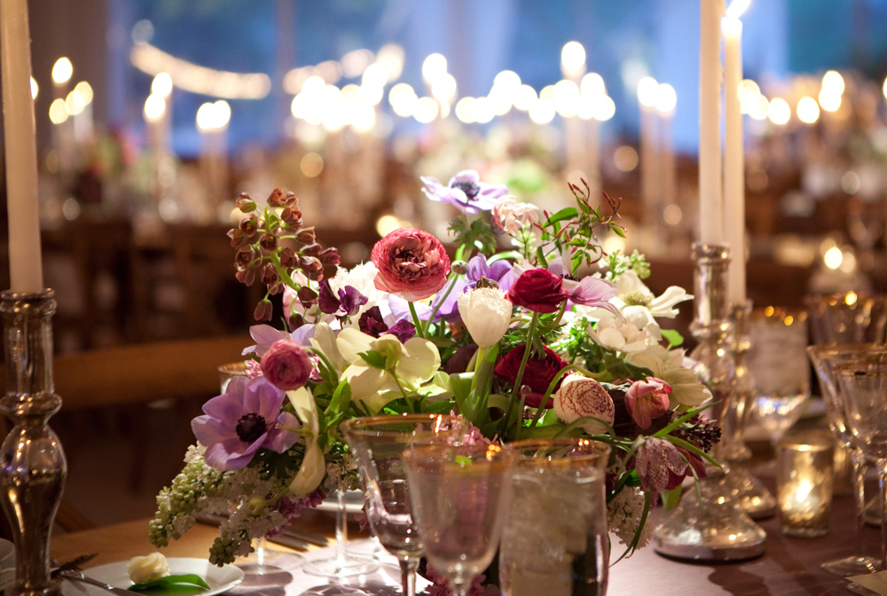 29_romantic-spring-ranch-wedding-dinner-table-arrangement